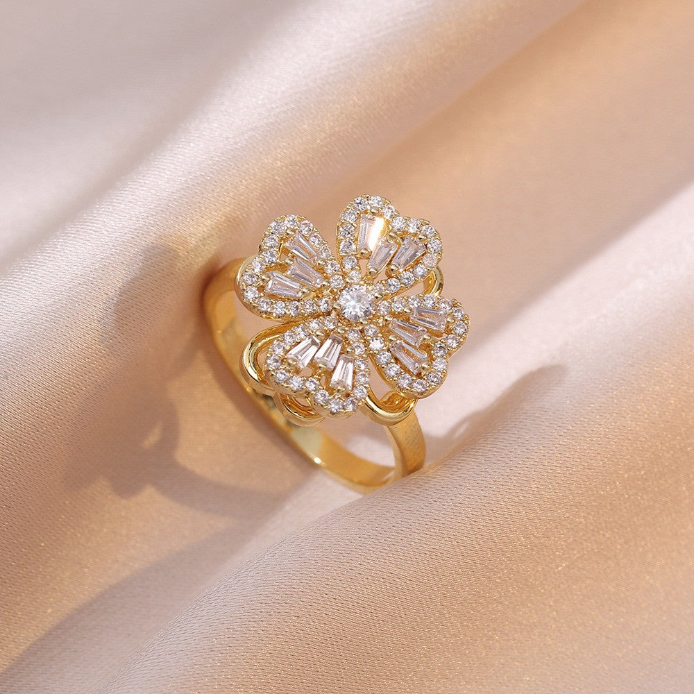 Clover Spinner Ring
